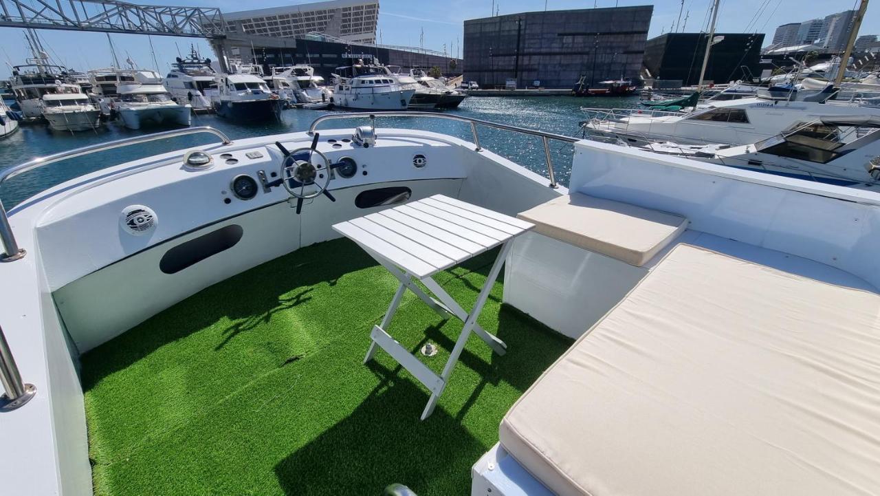 Charming Boat House In Barcelona With Big Terrace And Solarium Hotel Sant Adria de Besos Exterior photo