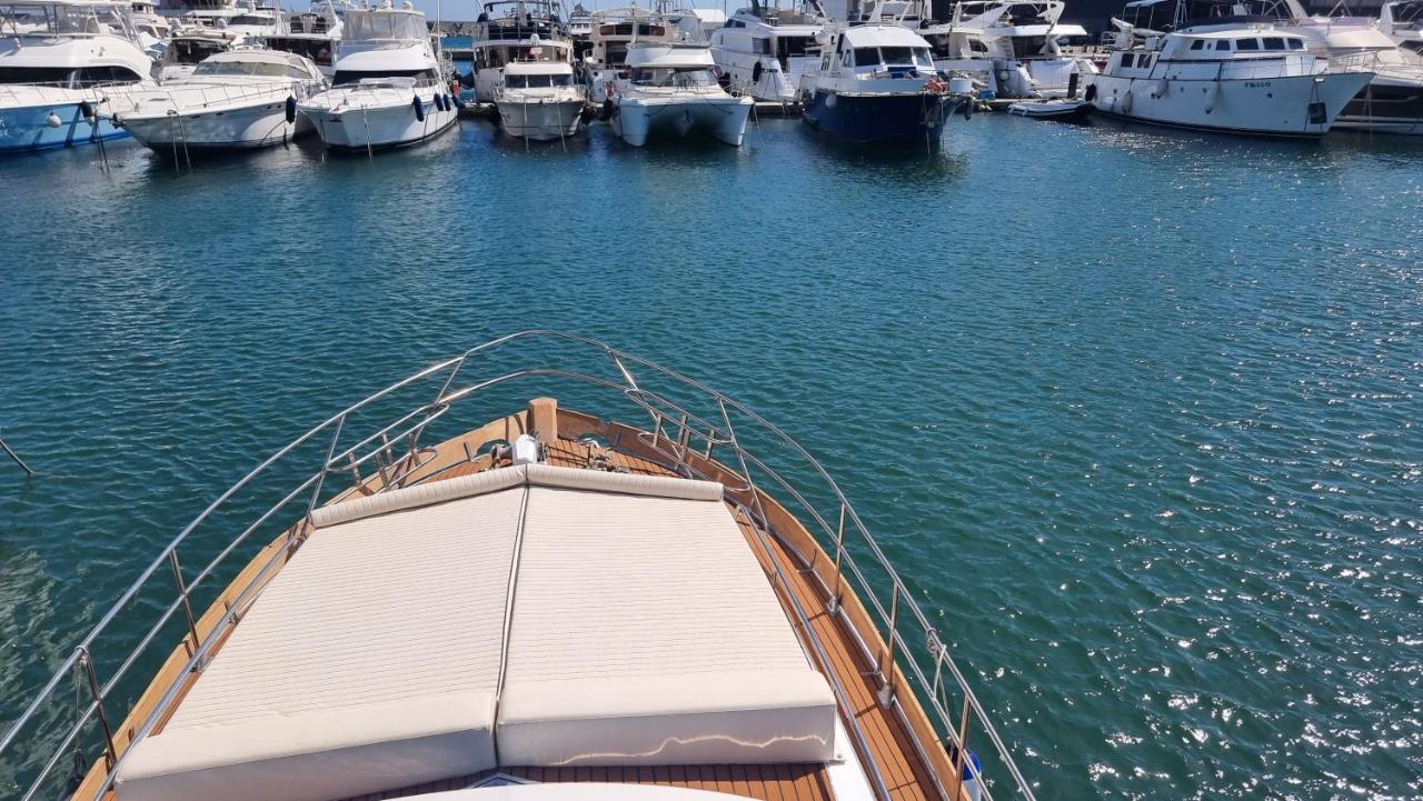 Charming Boat House In Barcelona With Big Terrace And Solarium Hotel Sant Adria de Besos Exterior photo