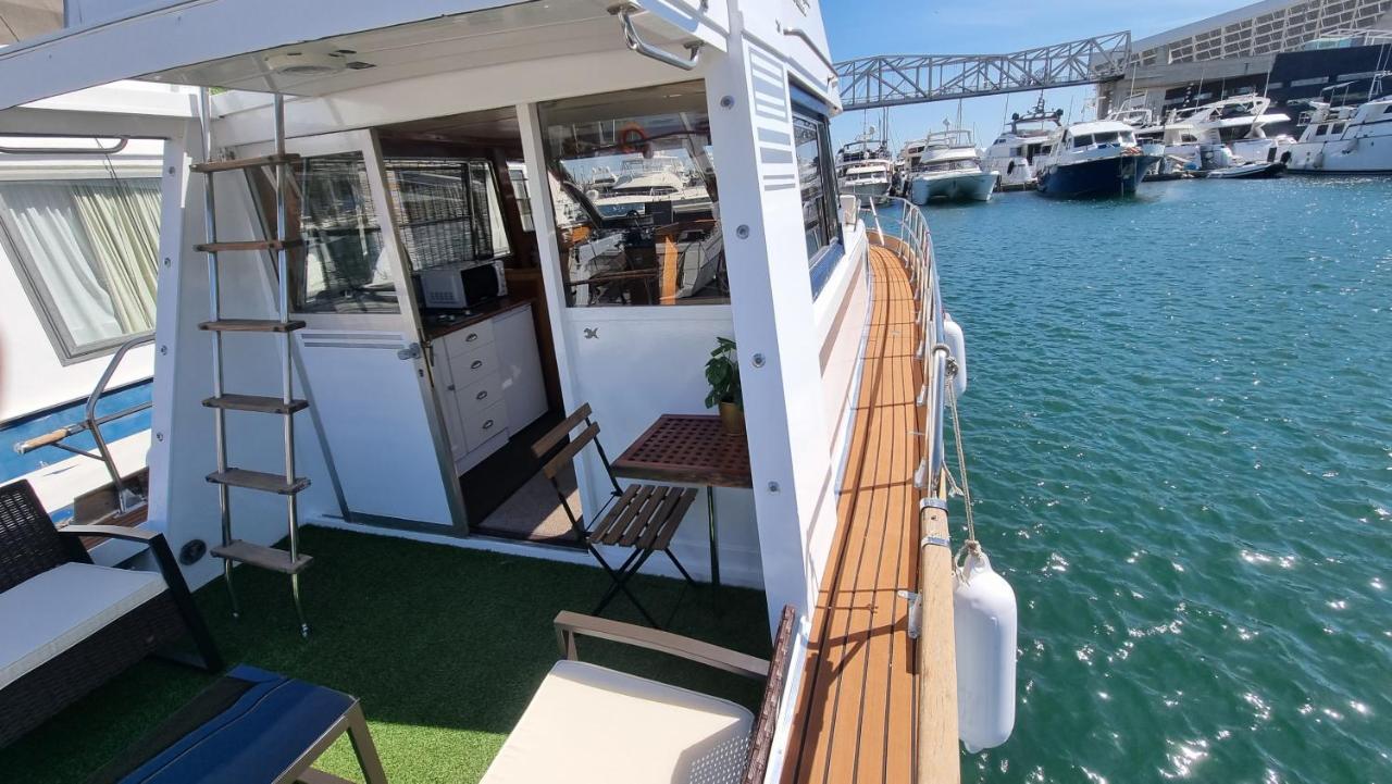 Charming Boat House In Barcelona With Big Terrace And Solarium Hotel Sant Adria de Besos Exterior photo